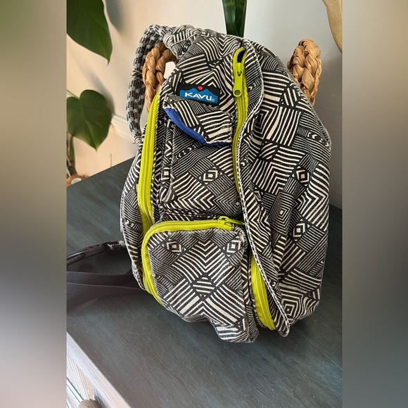 Kavu Handbags - Geometric Shapes Kavu Rope Slingback Pack with lots of compartments.